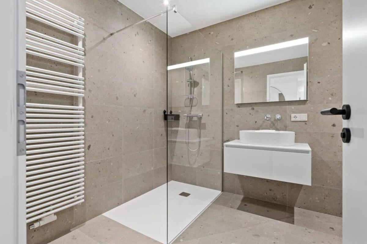 Luxurious 2Br Apt With Balcony In Luxembourg Lejlighed Eksteriør billede