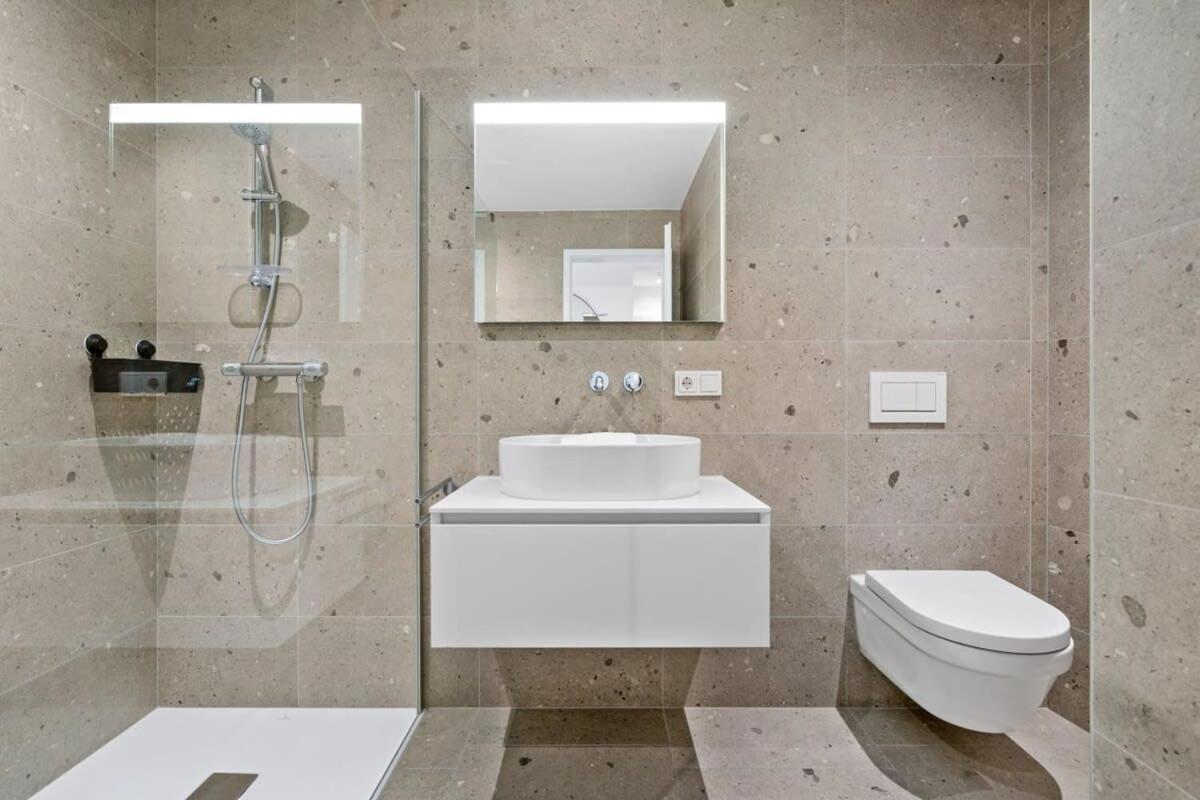 Luxurious 2Br Apt With Balcony In Luxembourg Lejlighed Eksteriør billede